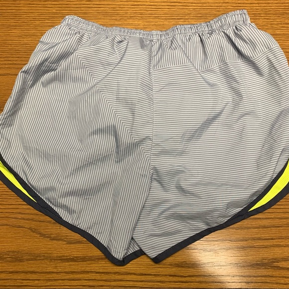 Nike Running Shorts - Picture 3 of 5